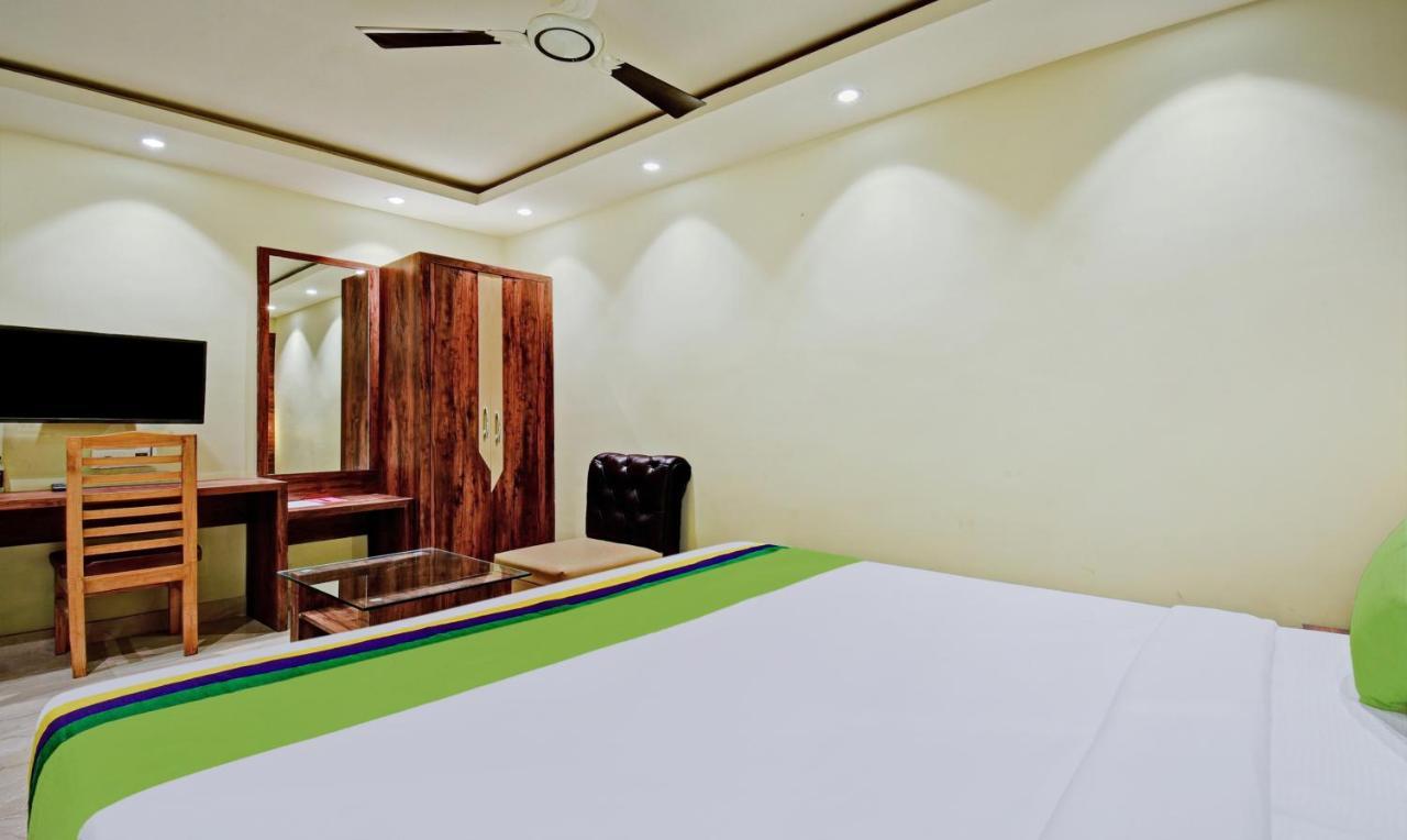 Treebo Rejoice 52 - 3Km From Huda City Metro Station Badshahpur Exterior photo