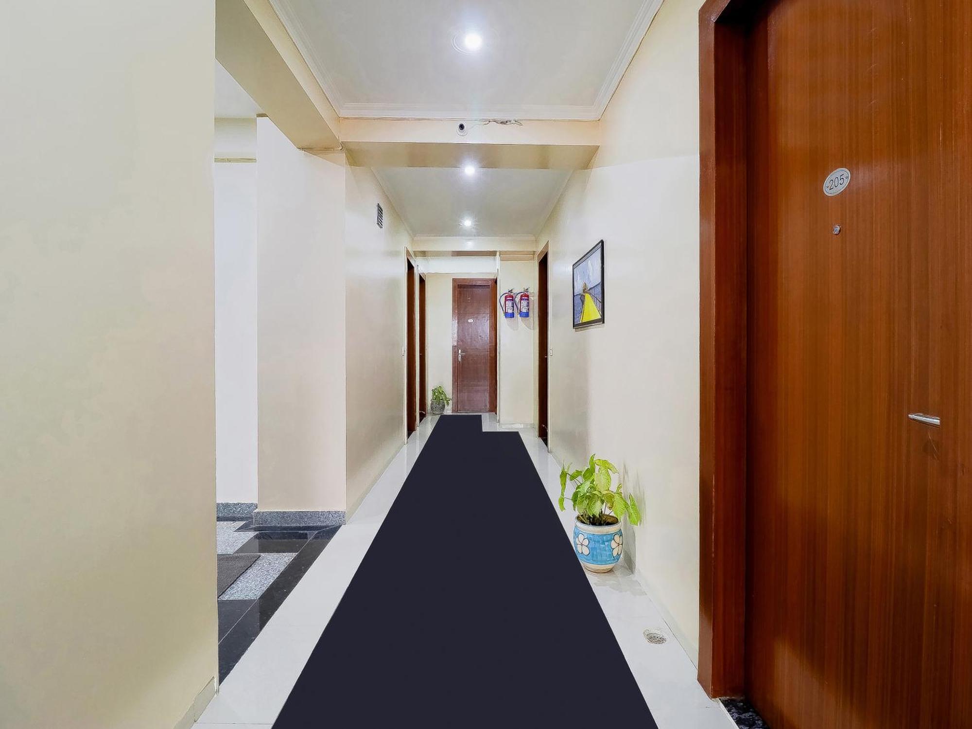 Treebo Rejoice 52 - 3Km From Huda City Metro Station Badshahpur Exterior photo