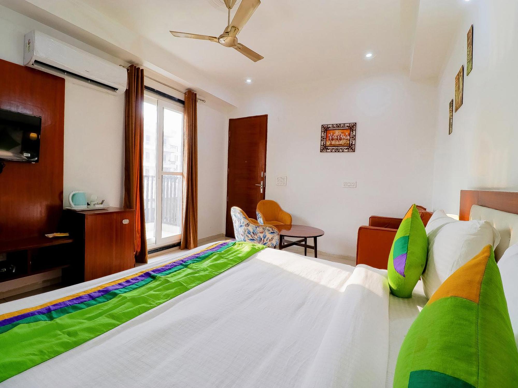 Treebo Rejoice 52 - 3Km From Huda City Metro Station Badshahpur Exterior photo