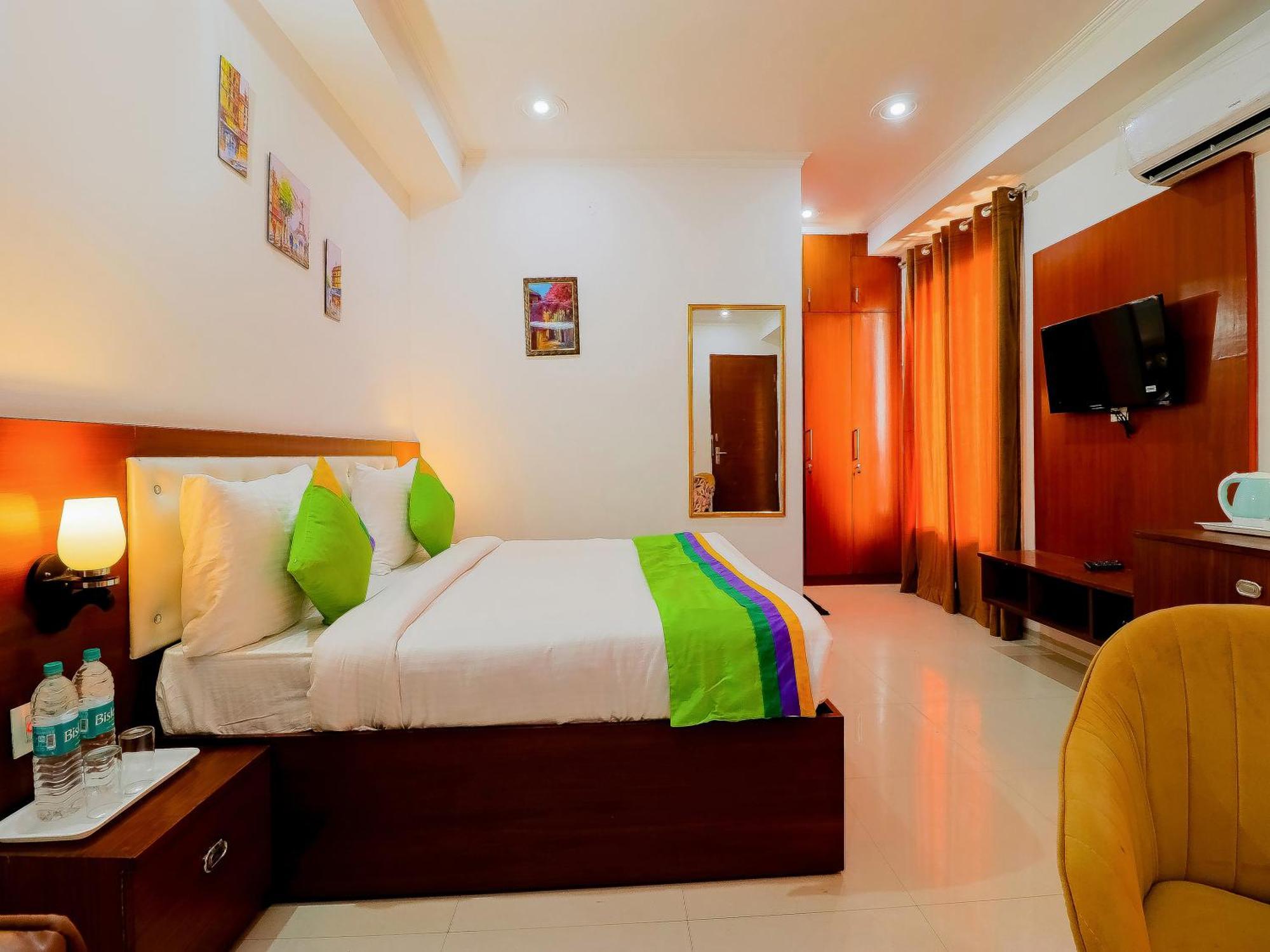 Treebo Rejoice 52 - 3Km From Huda City Metro Station Badshahpur Exterior photo