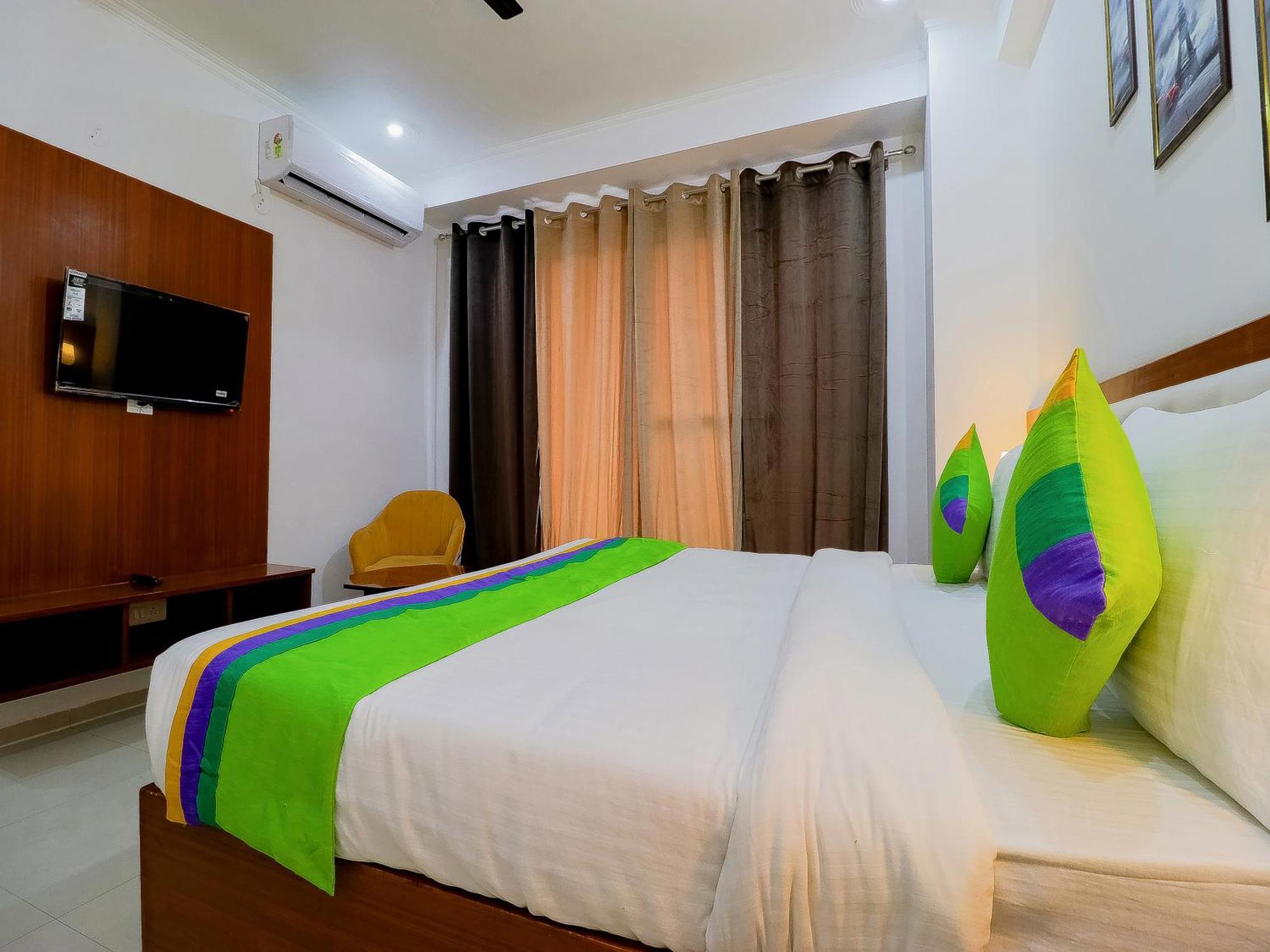 Treebo Rejoice 52 - 3Km From Huda City Metro Station Badshahpur Exterior photo