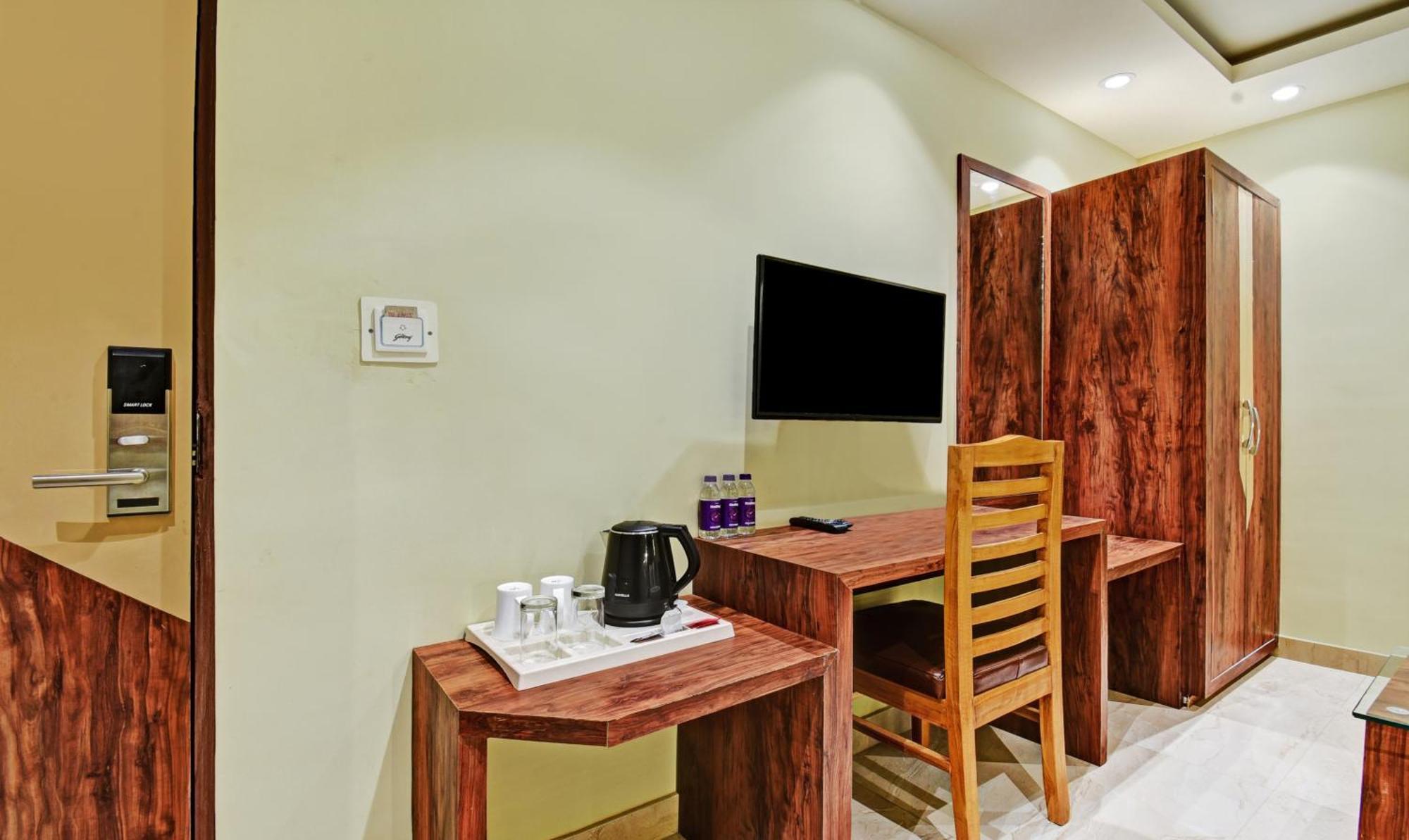 Treebo Rejoice 52 - 3Km From Huda City Metro Station Badshahpur Exterior photo
