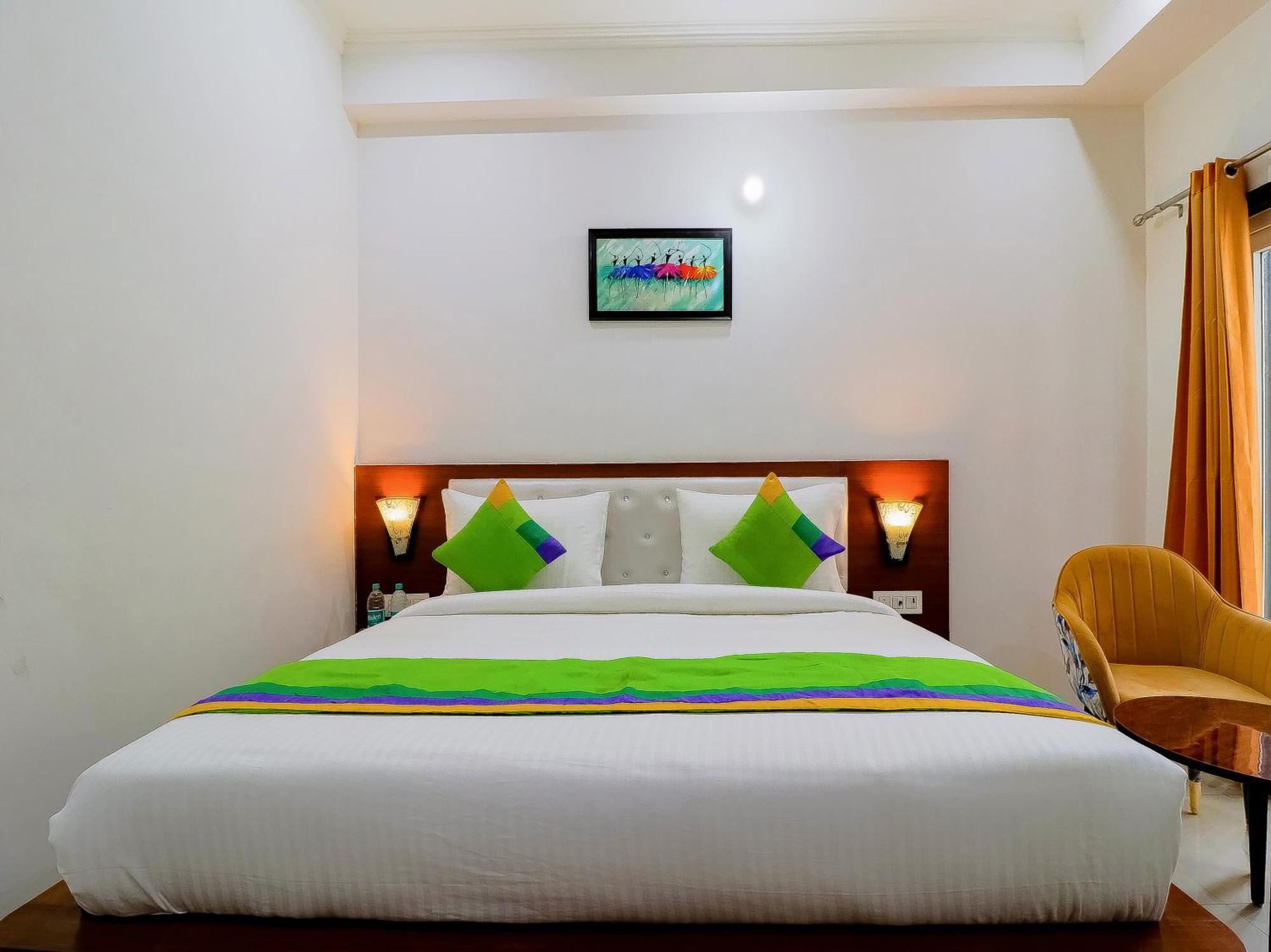 Treebo Rejoice 52 - 3Km From Huda City Metro Station Badshahpur Exterior photo
