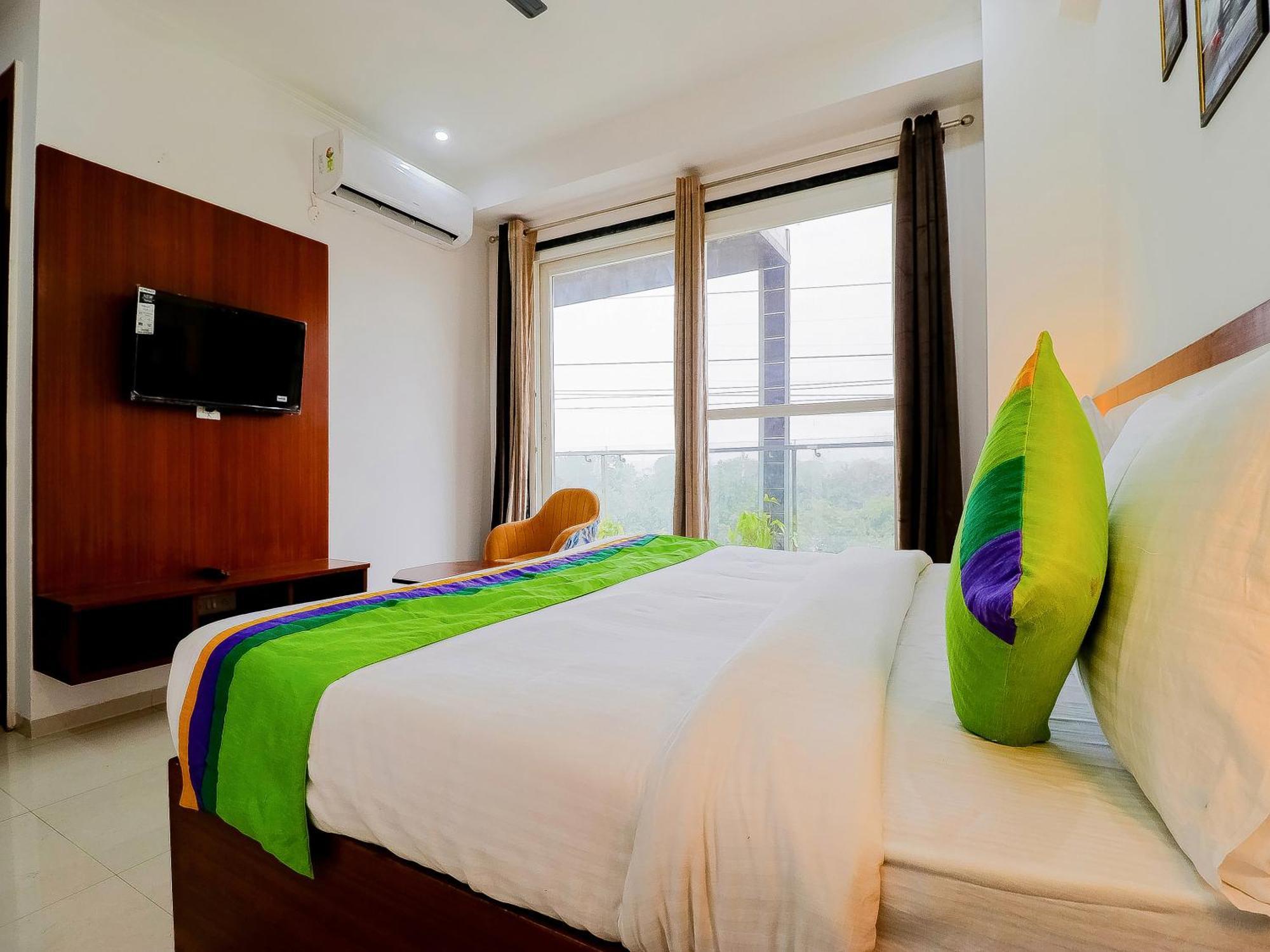 Treebo Rejoice 52 - 3Km From Huda City Metro Station Badshahpur Exterior photo