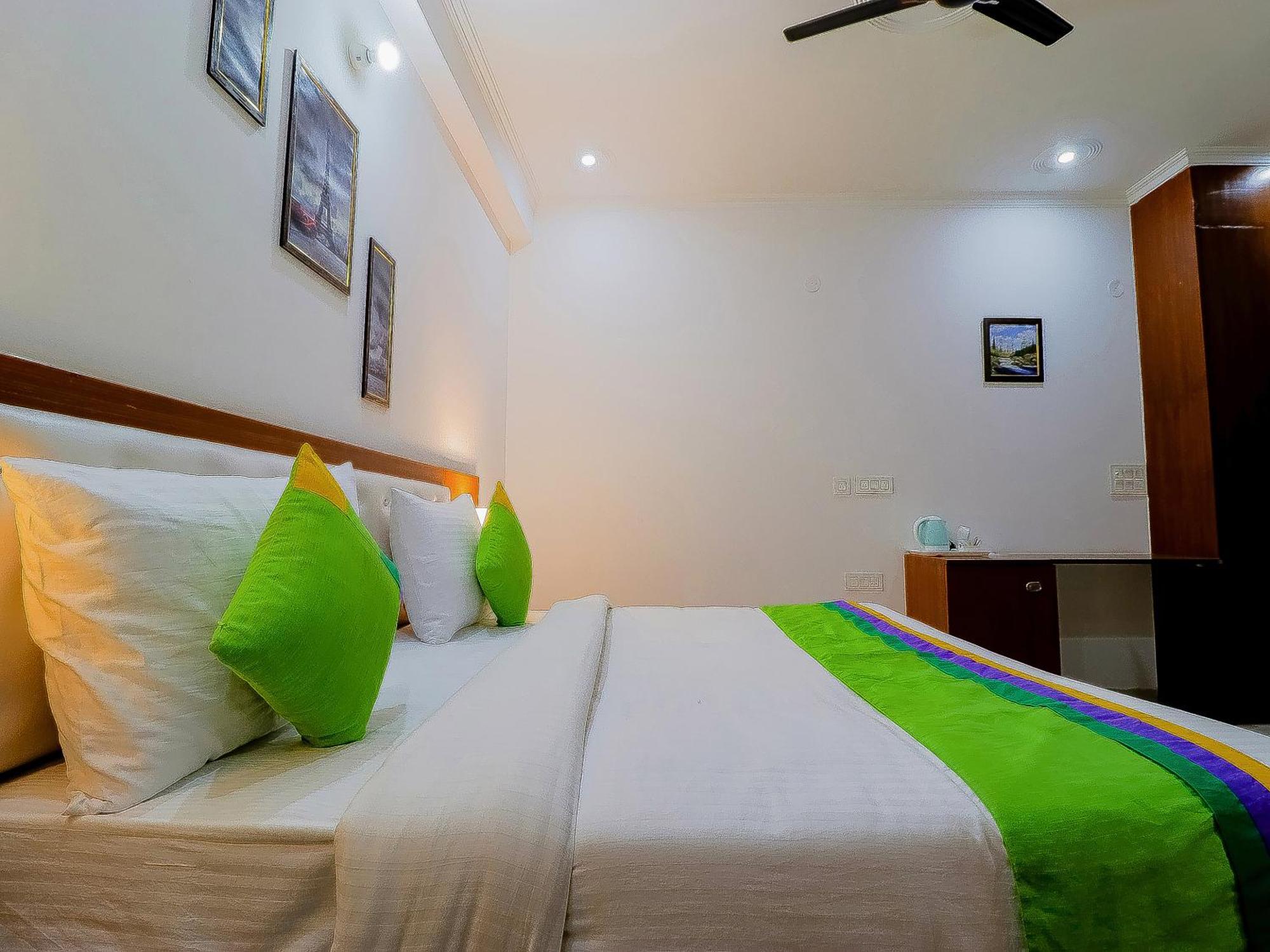 Treebo Rejoice 52 - 3Km From Huda City Metro Station Badshahpur Exterior photo