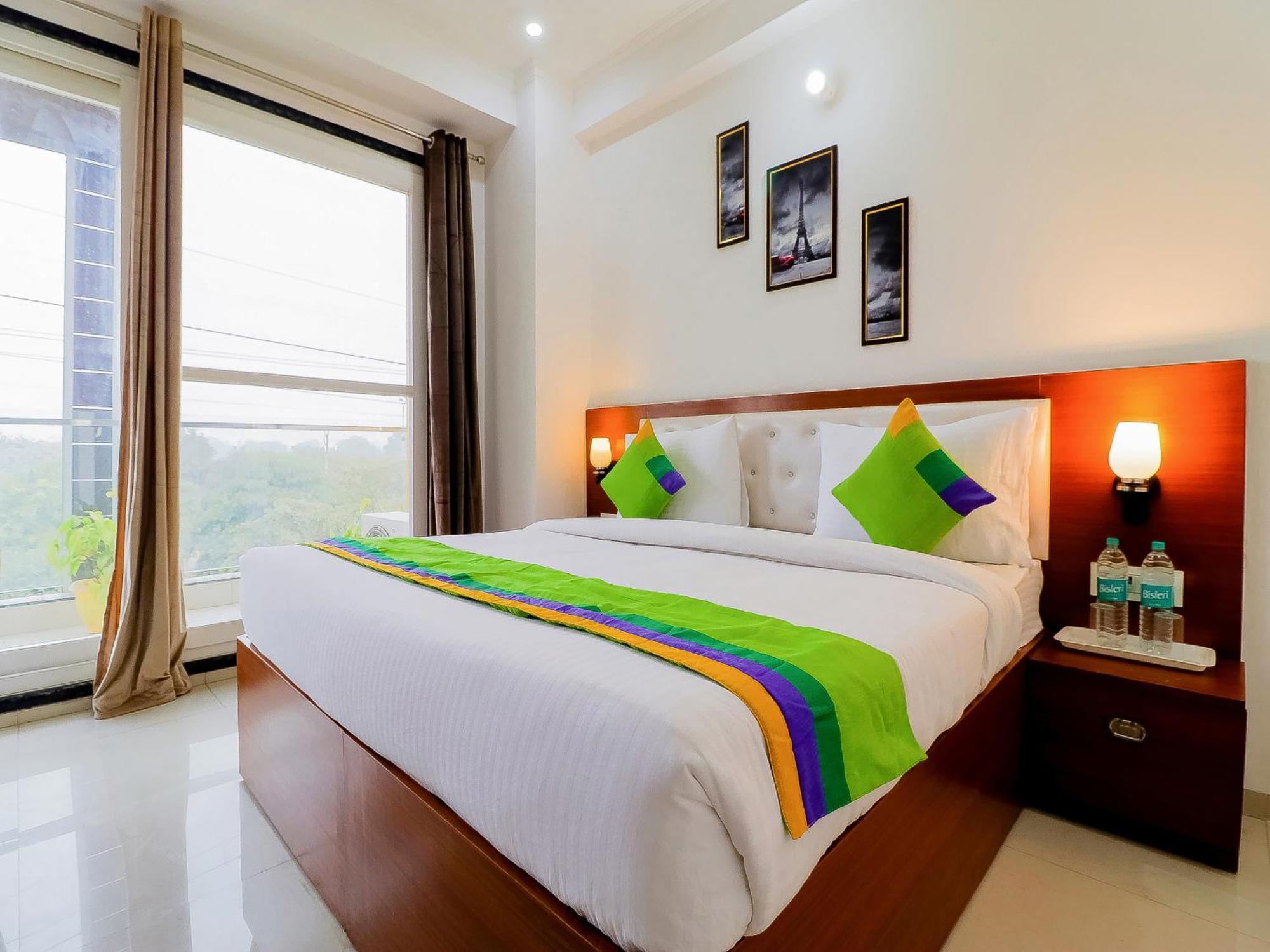Treebo Rejoice 52 - 3Km From Huda City Metro Station Badshahpur Exterior photo