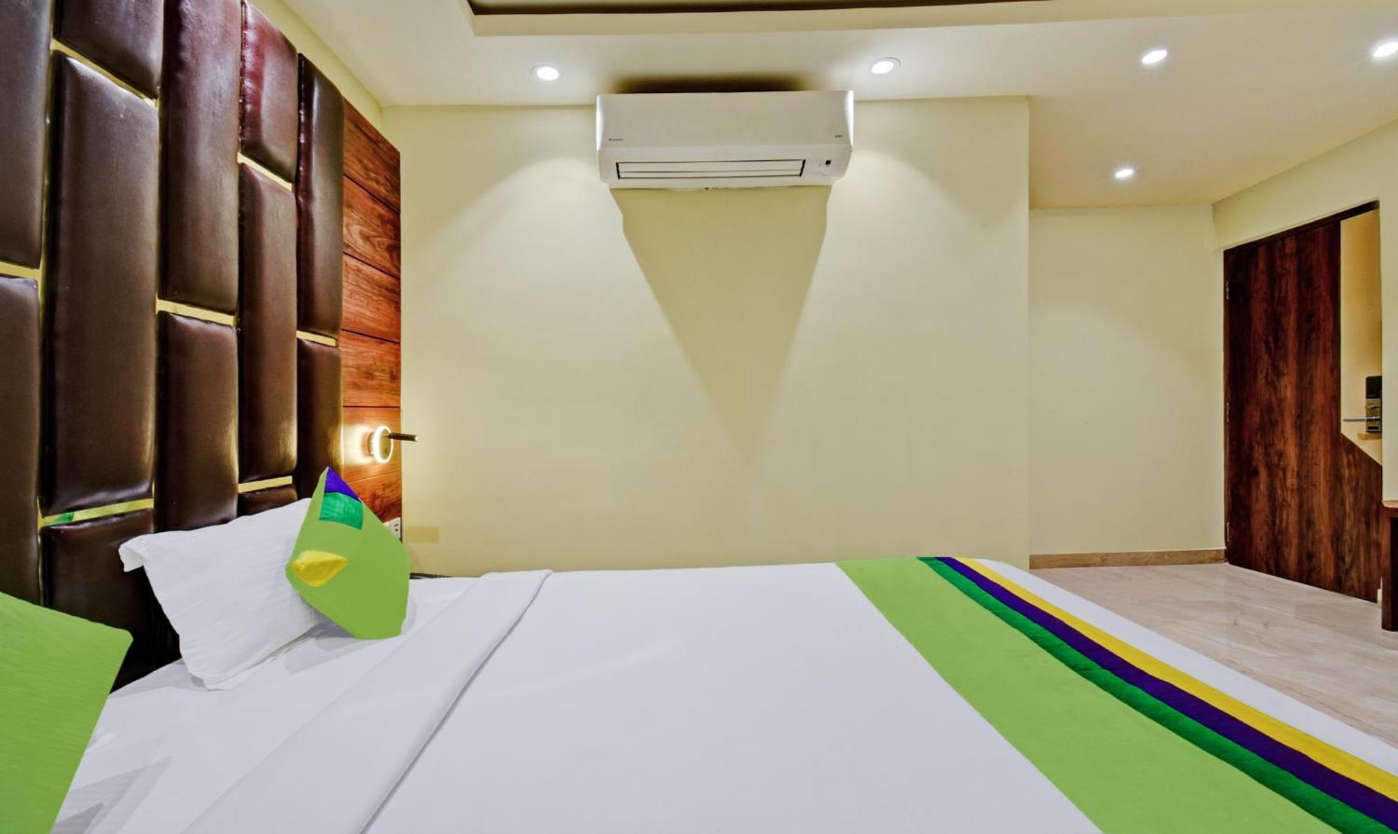 Treebo Rejoice 52 - 3Km From Huda City Metro Station Badshahpur Exterior photo